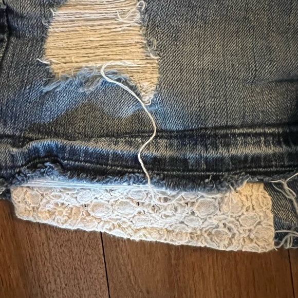 7 for All Mankind Distressed Cutoff Shorts with Crochet Detail - Size 26 - Picture 3 of 4